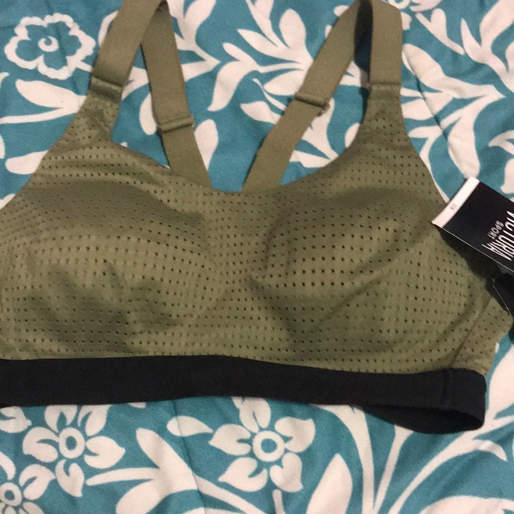 Victoria sports bra